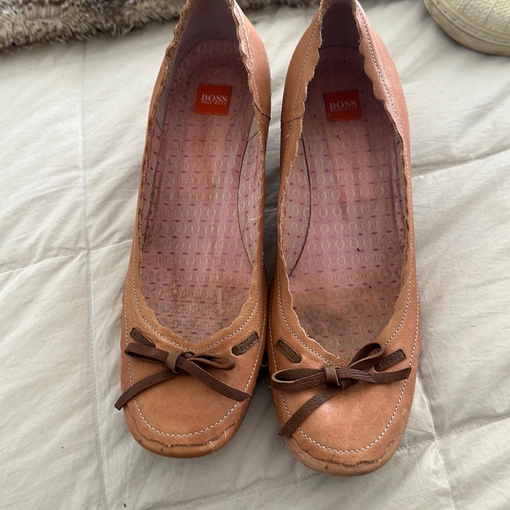 Hugo Boss size 37 vintage shoes.. good shape